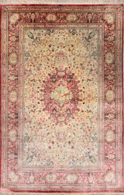 Tapis Ghoum En Soie d'époque Shah, Iran, Vers 1970